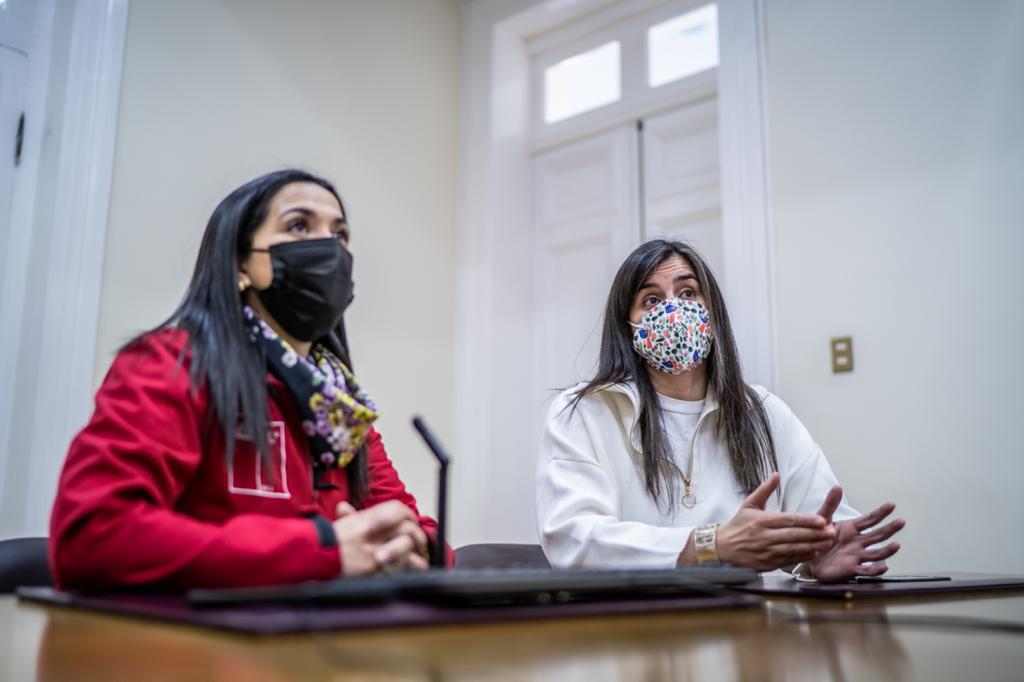 Más de 125 mil personas comenzaron a recibir el primer ...
